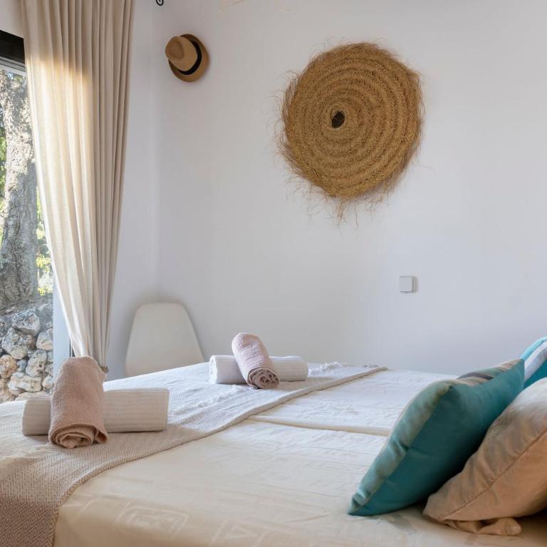 Bed & Breakfast La Vida en Rosa - Habitación con cama extragrande y vistas a la montaña - 1