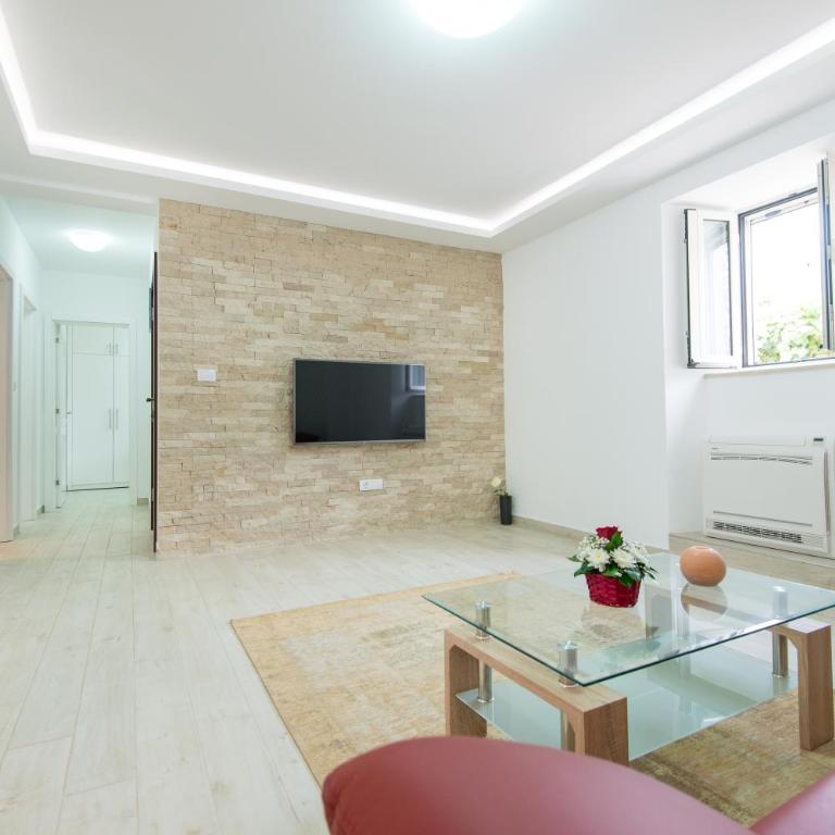 Apartments D&V - Apartment with Garden View - 1