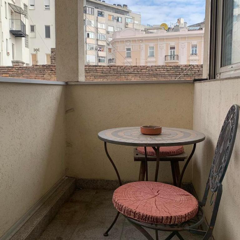 Artsy Rooftop - Two-Bedroom Apartment - 7