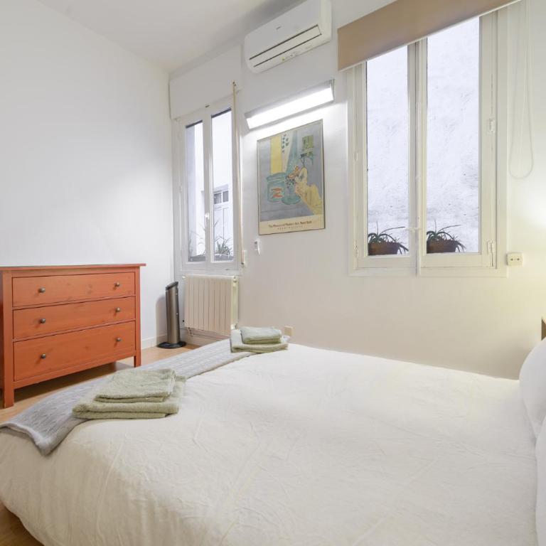 GRAN VIA-SOL SPACIOUS APARTMENT 3 Bedrooms & 2 WCs - Three-Bedroom Apartment - 17