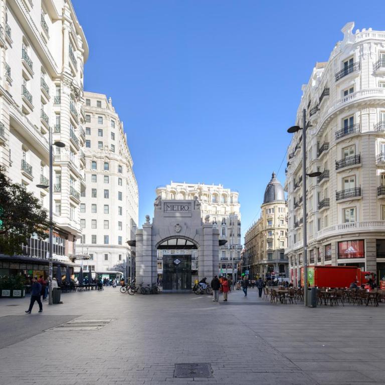 GRAN VIA-SOL SPACIOUS APARTMENT 3 Bedrooms & 2 WCs - Three-Bedroom Apartment - 24