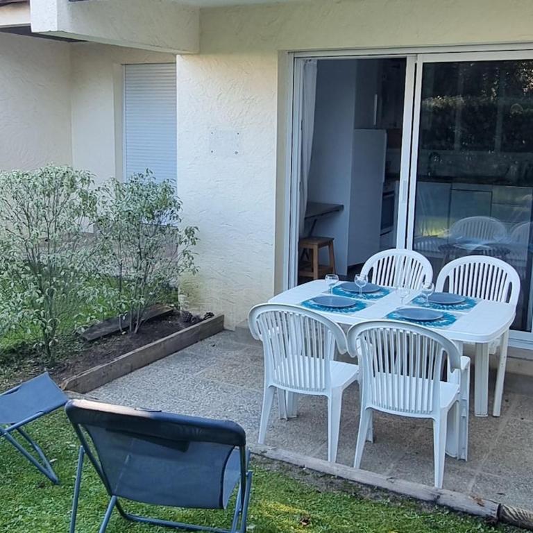 T2 avec terrasse proche de la plage de Royan dans le Quartier du Parc - One-Bedroom Apartment - 2