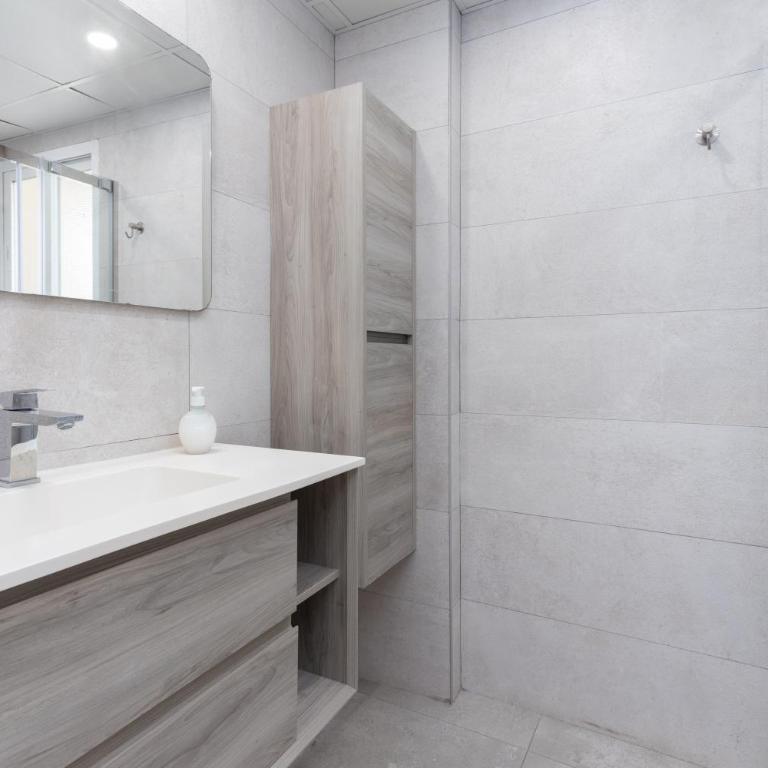 4A MTR - Marbella Temporary Rent Moderno Apartamento 2 dormitorios Av del Mar - Two-Bedroom Apartment with Balcony and Terrace - 16