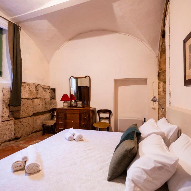 Principe di Castelnuovo Historical Suites - King Room with Garden View - 14