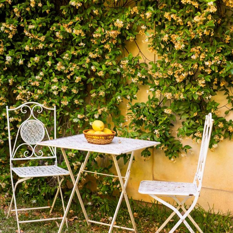 Principe di Castelnuovo Historical Suites - King Room with Garden View - 16
