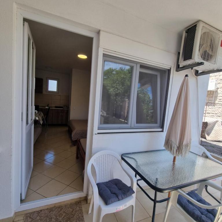 Apartman-Studio Matanović- Save Kovačevića - Četvorokrevetna Soba sa Sopstvenim Kupatilom - 8