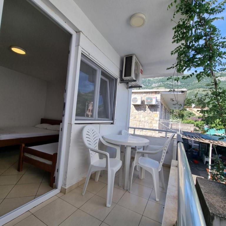 Apartman-Studio Matanović- Save Kovačevića - Četvorokrevetna Soba sa Sopstvenim Kupatilom - 7