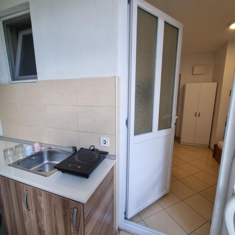 Apartman-Studio Matanović- Save Kovačevića - Dvokrevetna Soba sa Bračnim Krevetom - 5