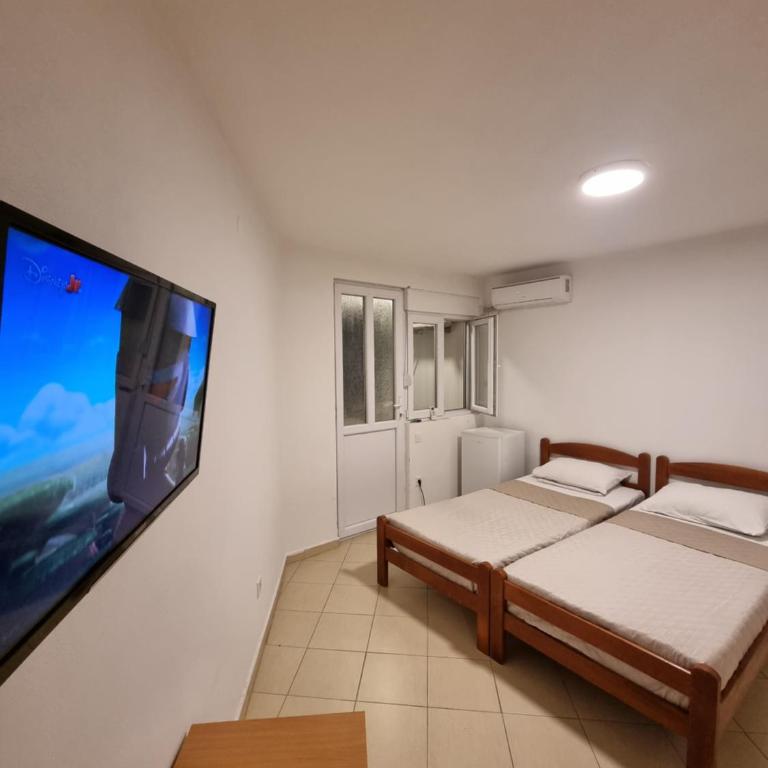 Apartman-Studio Matanović- Save Kovačevića - Dvokrevetna Soba sa Bračnim Krevetom - 8