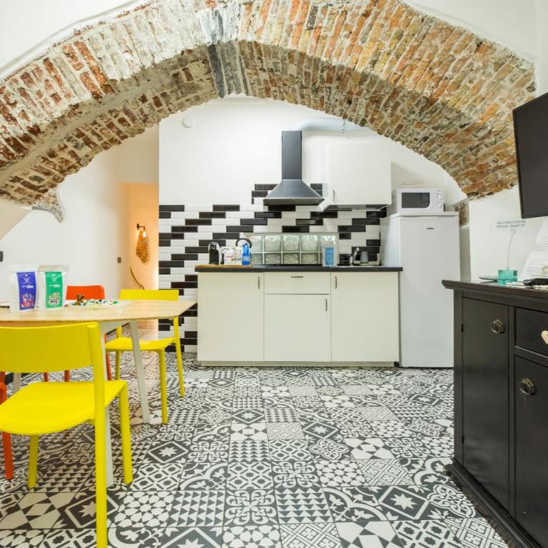 Aquarium 1', 2BR, Family, AC & Wifi By Tilo - Two-Bedroom Apartment - 4