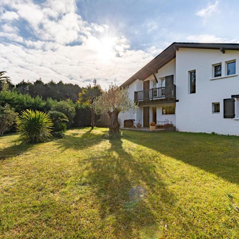 Magnifique maison basque avec piscine 8 pers- Biarritz - Vacation Home - 46