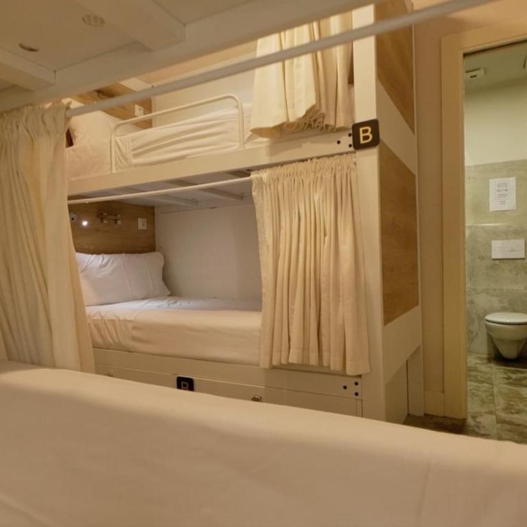 4U Hostel - Bed in 8-Bed Mixed Dormitory Room - 5