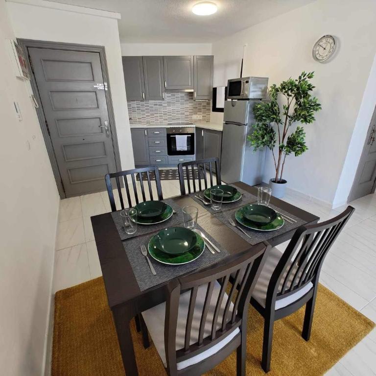 Ocean Retreat with Terrace and Tennis - One-Bedroom Apartment - 7