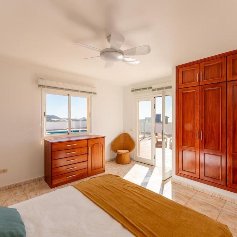 Villa Evita Private Pool, Jacuzzi & Sea views - Villa - 25