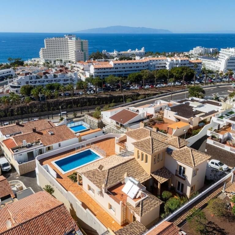 Villa Evita Private Pool, Jacuzzi & Sea views - Villa - 2