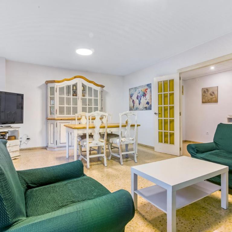 Centrally located temporary, very spacious Pataconabluerentals - Three-Bedroom Apartment - 4