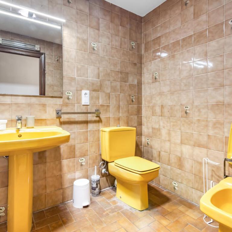 Centrally located temporary, very spacious Pataconabluerentals - Three-Bedroom Apartment - 16