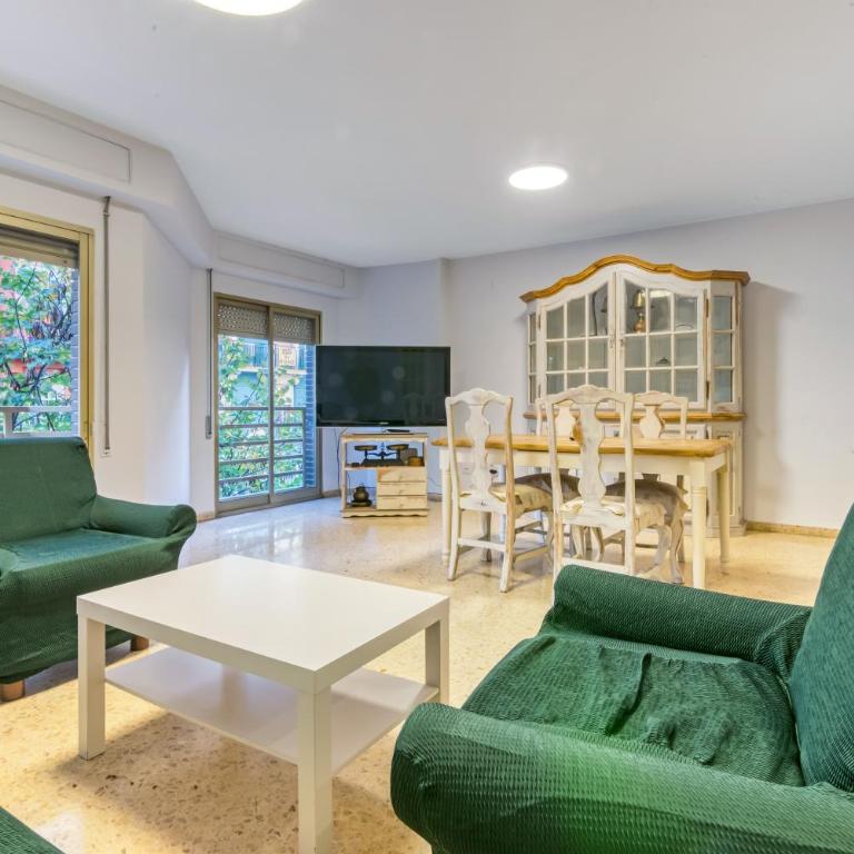 Centrally located temporary, very spacious Pataconabluerentals - Three-Bedroom Apartment - 2