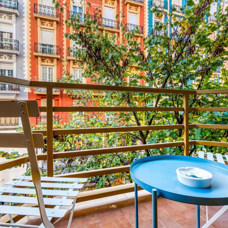 Centrally located temporary, very spacious Pataconabluerentals - Three-Bedroom Apartment - 1