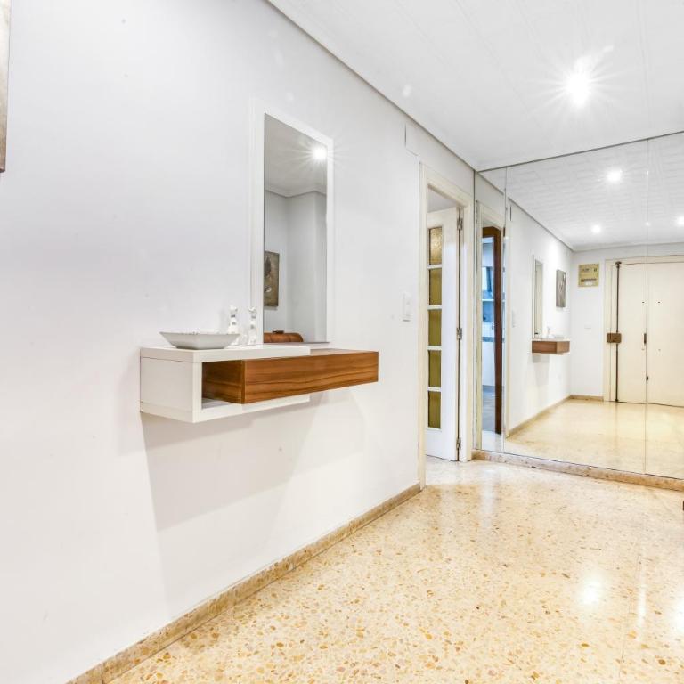 Centrally located temporary, very spacious Pataconabluerentals - Three-Bedroom Apartment - 3