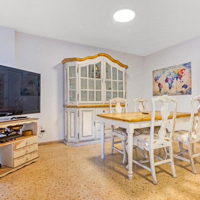 Centrally located temporary, very spacious Pataconabluerentals - Three-Bedroom Apartment - 5