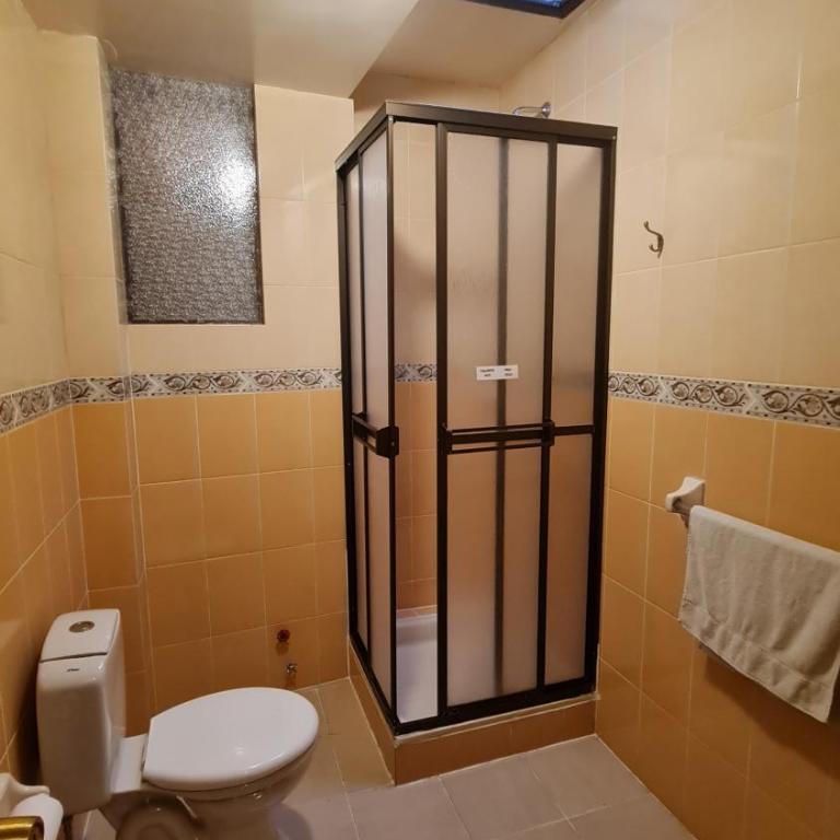 Hostal Montañes - Habitación Doble con baño compartido - 2 camas - 4