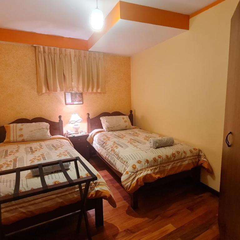 Hostal Montañes - Habitación Doble con baño compartido - 2 camas - 5