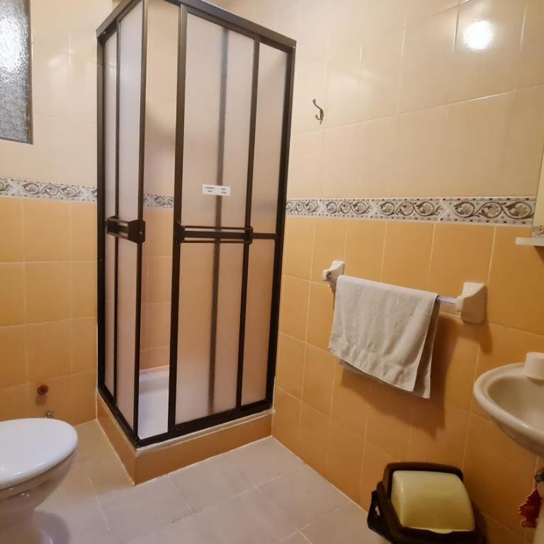 Hostal Montañes - Habitación Doble con baño compartido - 2 camas - 7