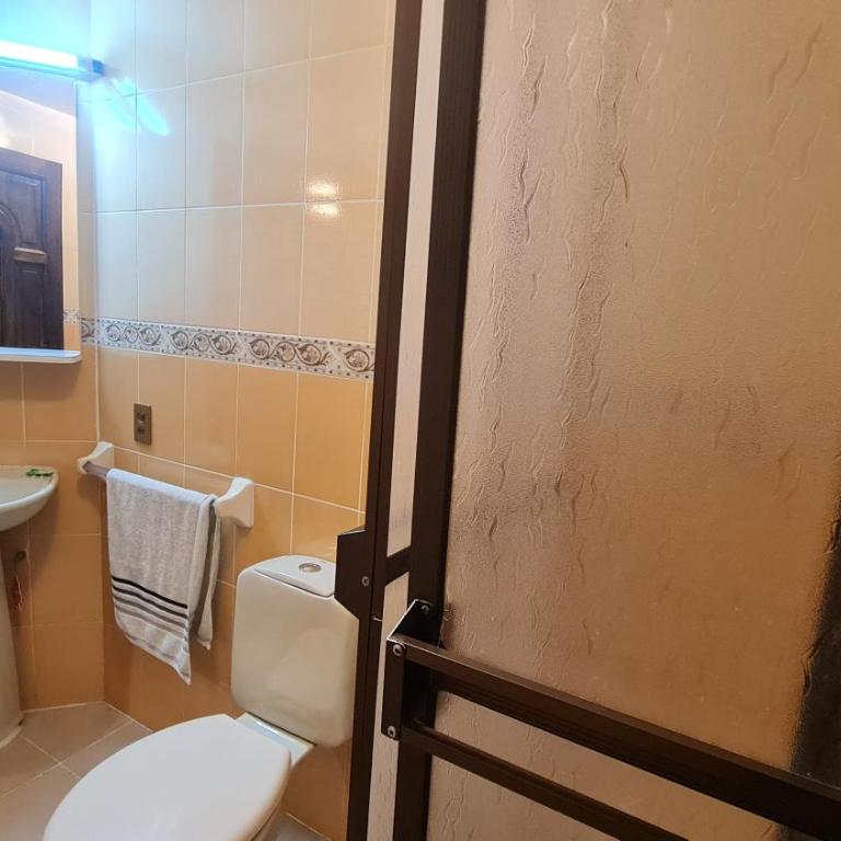 Hostal Montañes - Habitación Doble con baño privado - 2 camas - 6