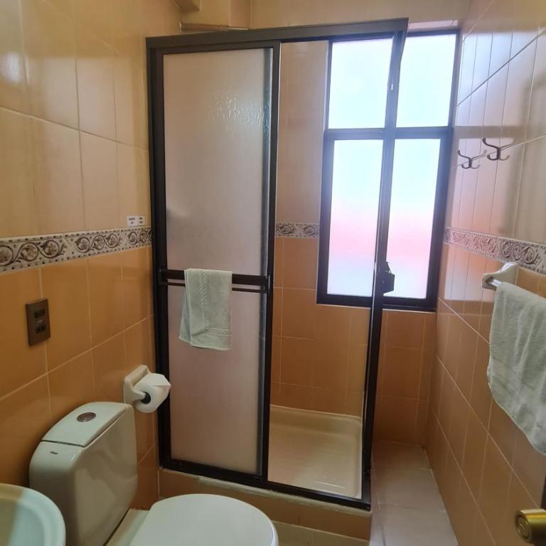 Hostal Montañes - Habitación Doble con baño privado - 5