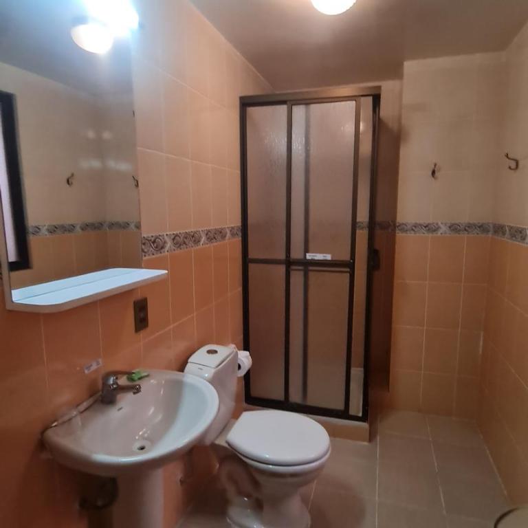 Hostal Montañes - Habitación Doble con baño privado - 2 camas - 18