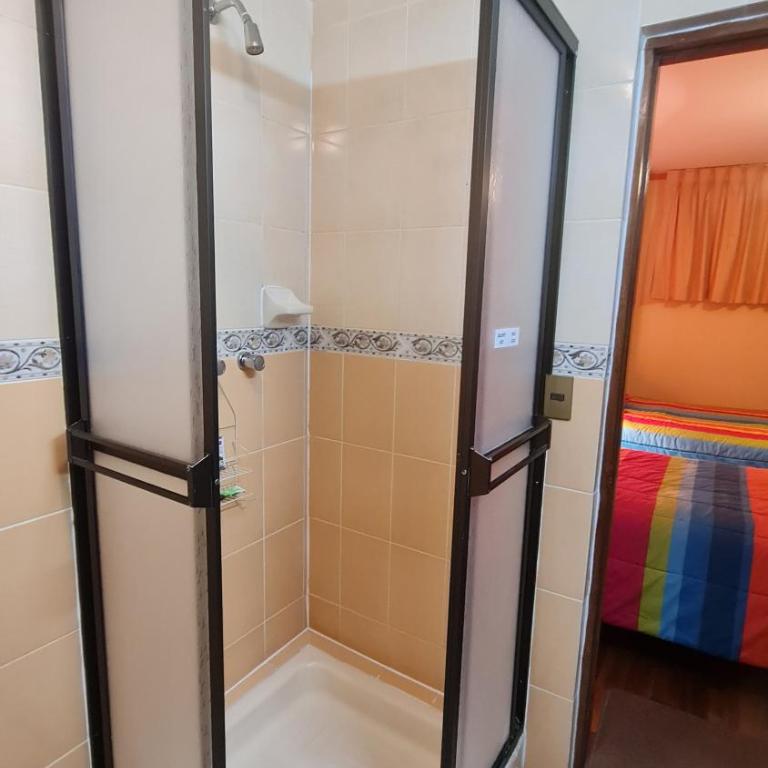 Hostal Montañes - Habitación Doble con baño privado - 2 camas - 23