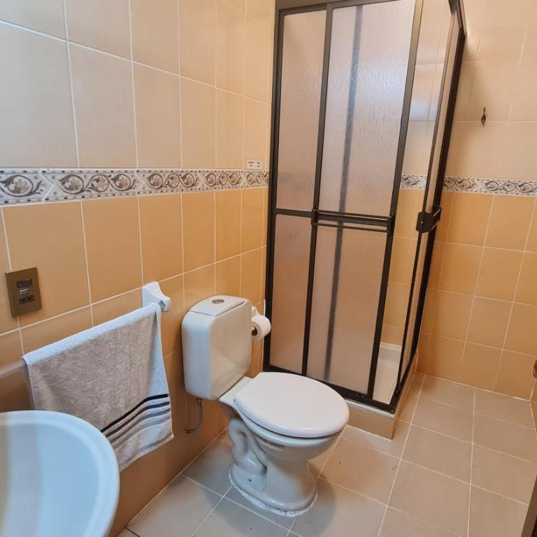 Hostal Montañes - Habitación Doble con baño privado - 2 camas - 22