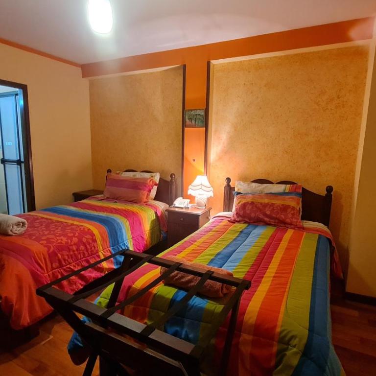 Hostal Montañes - Habitación Doble con baño privado - 2 camas - 25