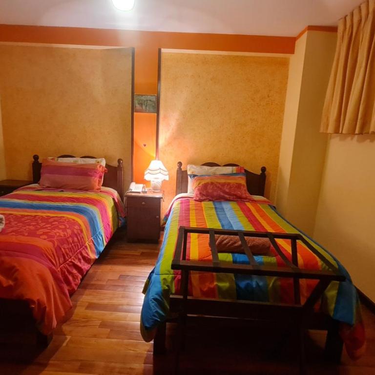 Hostal Montañes - Habitación Doble con baño privado - 2 camas - 20