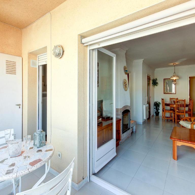 Apartment in Roses near Sand Beach - Two-Bedroom Apartment - 8