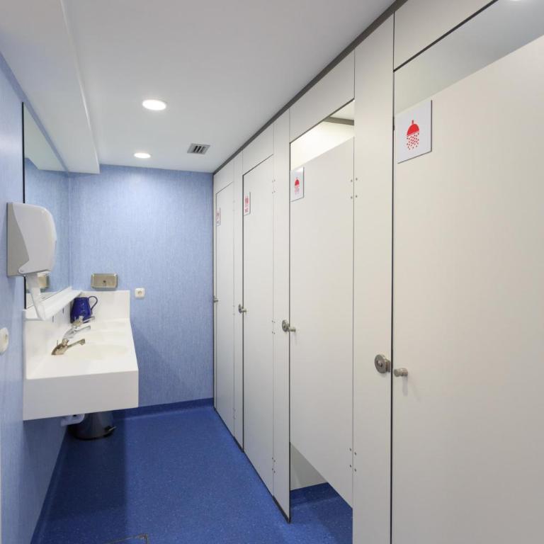Albergue de Pamplona-Iruñako - Cama en habitación compartida de 2 camas con baño compartido - 4