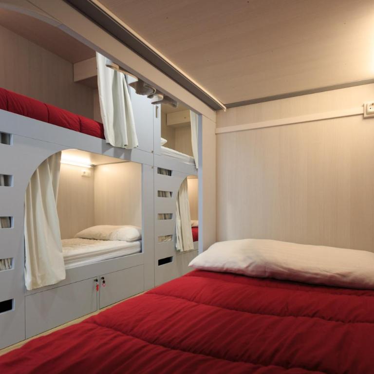 Albergue de Pamplona-Iruñako - Litera en habitación compartida mixta con baño compartido - 2
