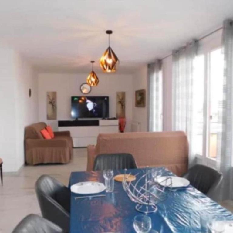 Superbe T3 lumineux avec parking, proche centre et plage, 15 à 20 min à pied - Apartment mit 2 Schlafzimmern - 2