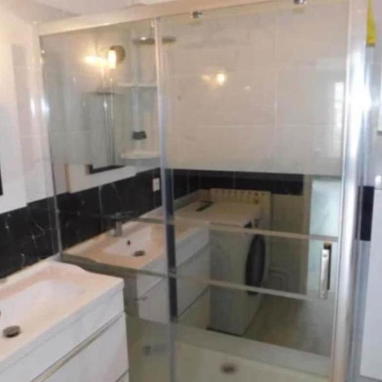 Superbe T3 lumineux avec parking, proche centre et plage, 15 à 20 min à pied - Apartment mit 2 Schlafzimmern - 3