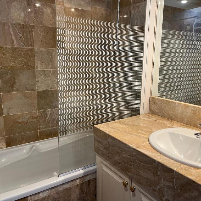Appartement T3 en bord de mer avec parking sécurisé et WiFi - FR-1-374-230 - Apartment - 3