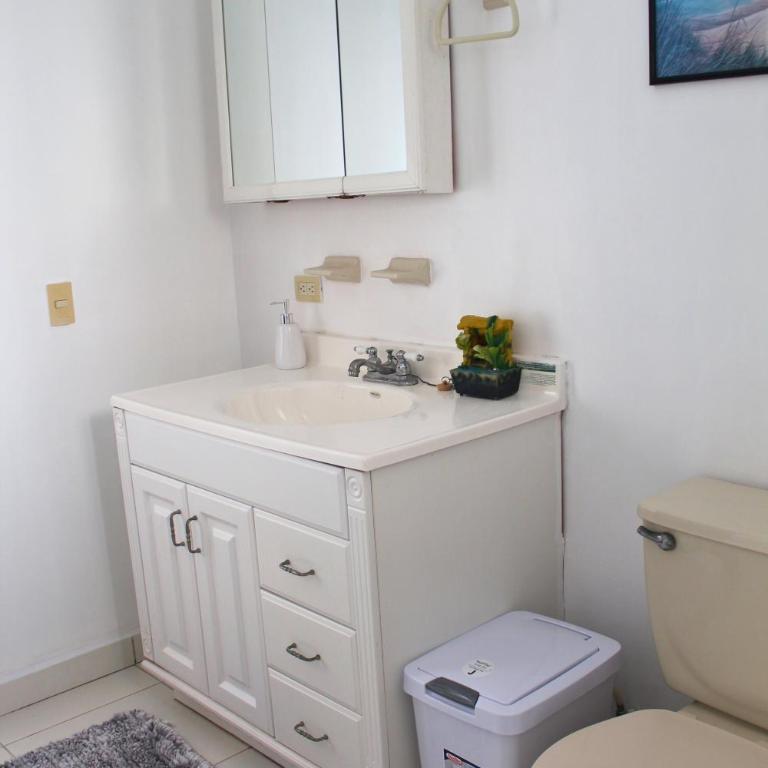 Spacious Rooftop House w/ King Bed - Three-Bedroom House - 12