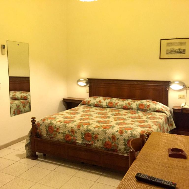 Albergo Ape Elbana - Camera Budget Matrimoniale/Doppia con Letti Singoli - 2