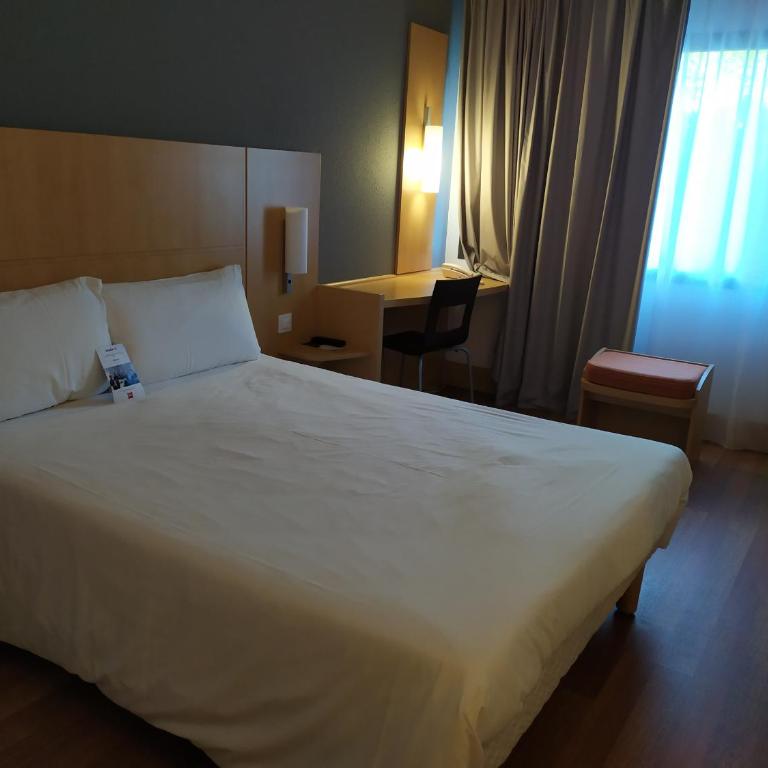Ibis Girona - Habitación Doble Estándar - Adaptada para personas con movilidad reducida - 1