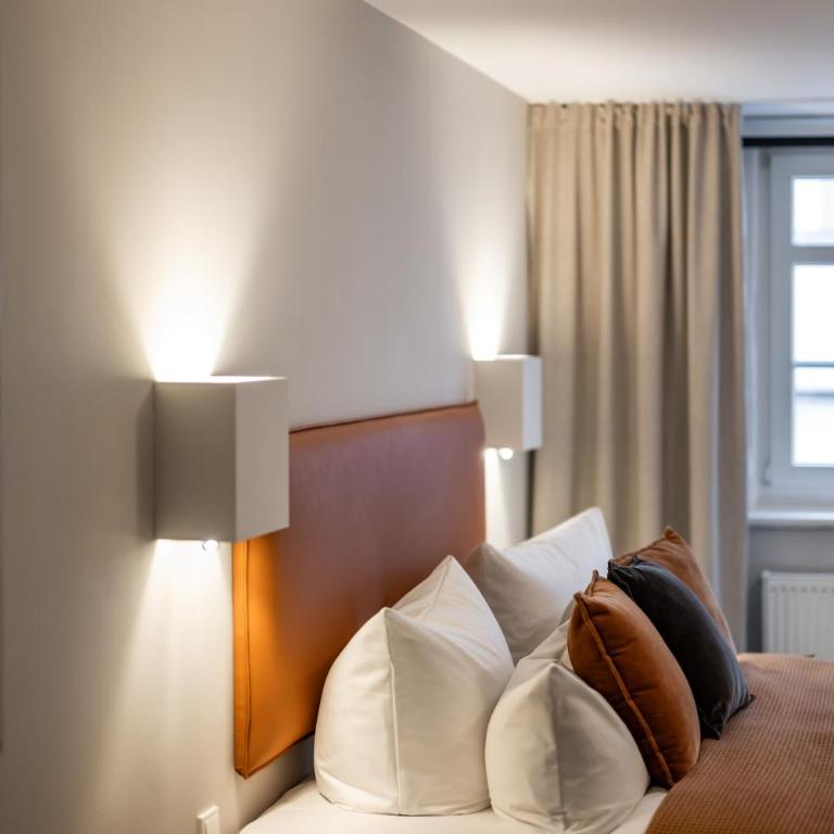 Hotel Goldene Steig - Dreibettzimmer mit eigenem Bad - 1