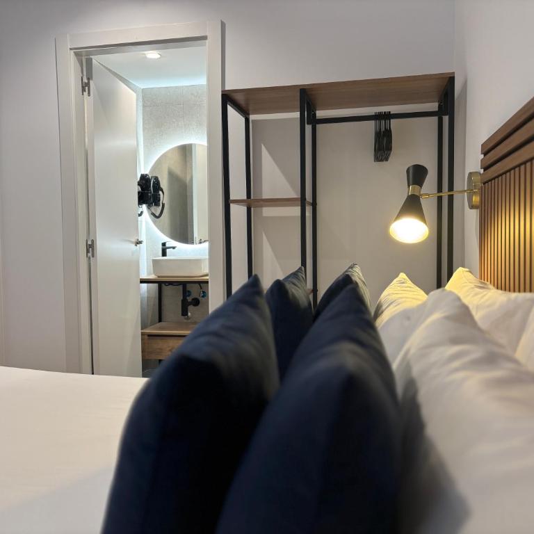 Arenal Suites Bilbao - Small Double Room - 9