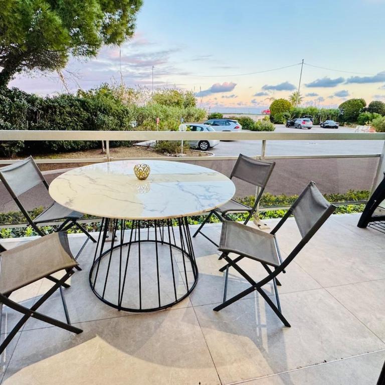 Beautiful Cannes Beachfront Apartment 4 pers - Appartement 2 Chambres - 13