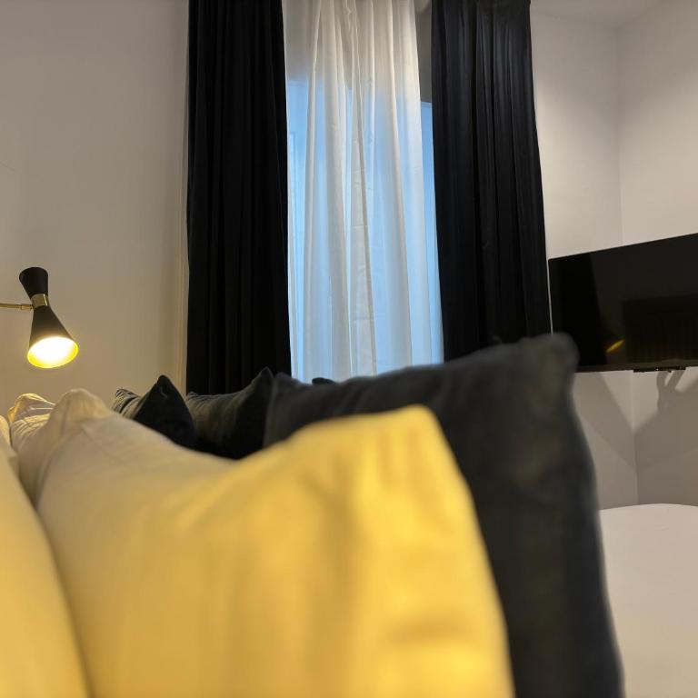 Arenal Suites Bilbao - Small Double Room - 11