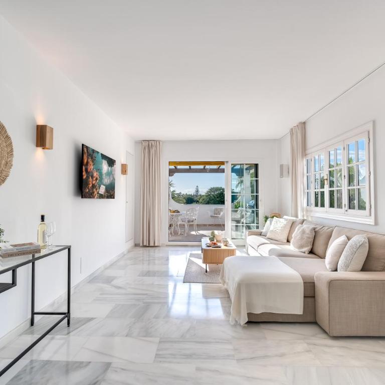 Modern 3 BDRM Apt with Sea Views & Pool Newly Renovated - Apartamento con vistas al mar - 12