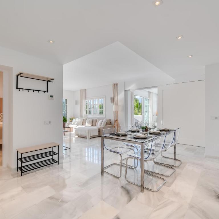 Modern 3 BDRM Apt with Sea Views & Pool Newly Renovated - Apartamento con vistas al mar - 22